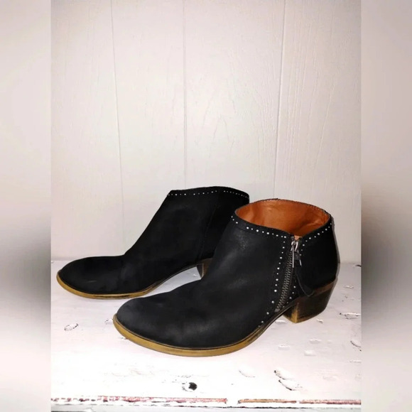 Lucky Benna Western Bootie in Black size 8.5 Studs Almond Toe Short Heel - Picture 3 of 9